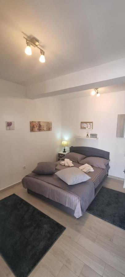 Apartman Stura 1 Zara Esterno foto