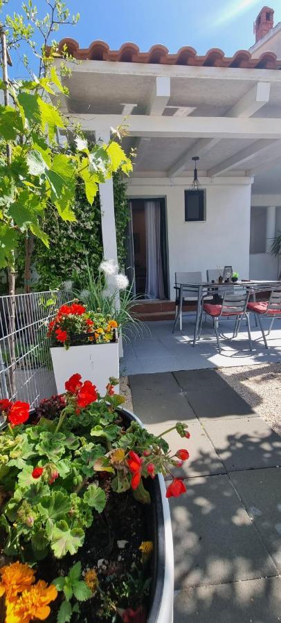 Apartman Stura 1 Zara Esterno foto